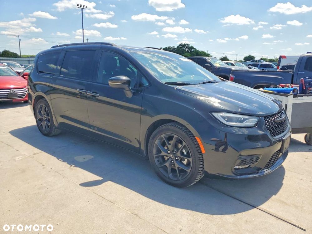 Chrysler Pacifica - 4