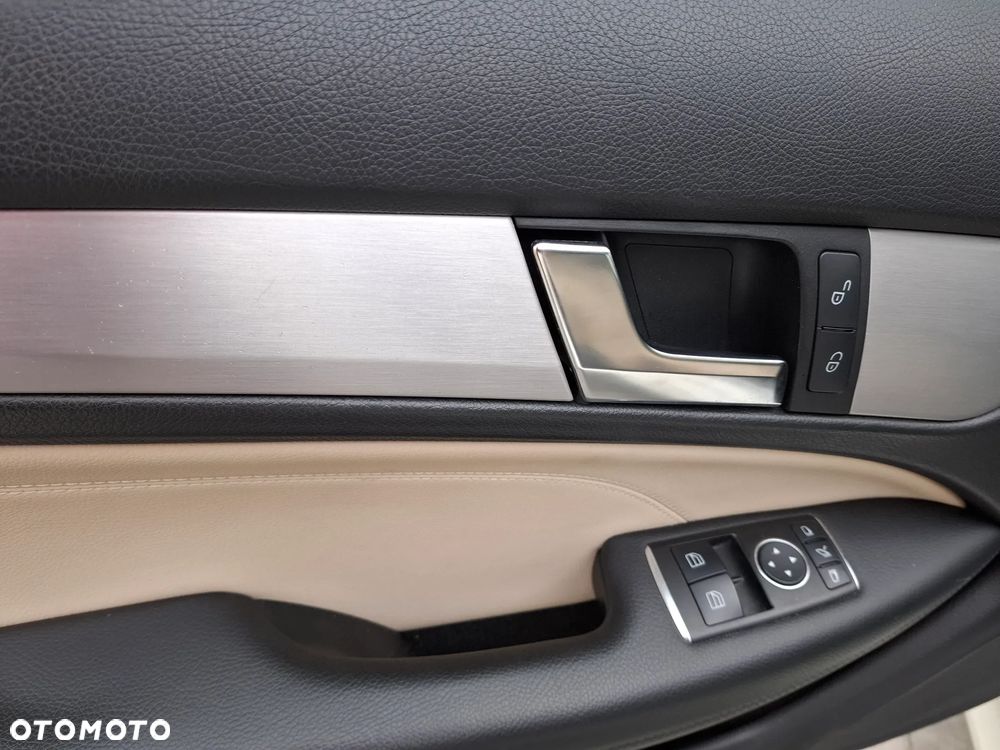 Mercedes-Benz Klasa C 350 BlueEFFICIENCY 7G-TRONIC Edition 1 - 24