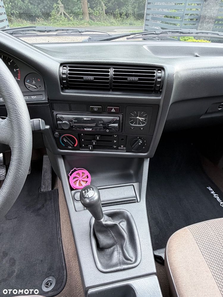 BMW Seria 3 318i - 20