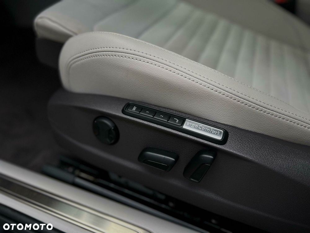 Volkswagen Passat 2.0 TDI 4Mot Elegance DSG - 17