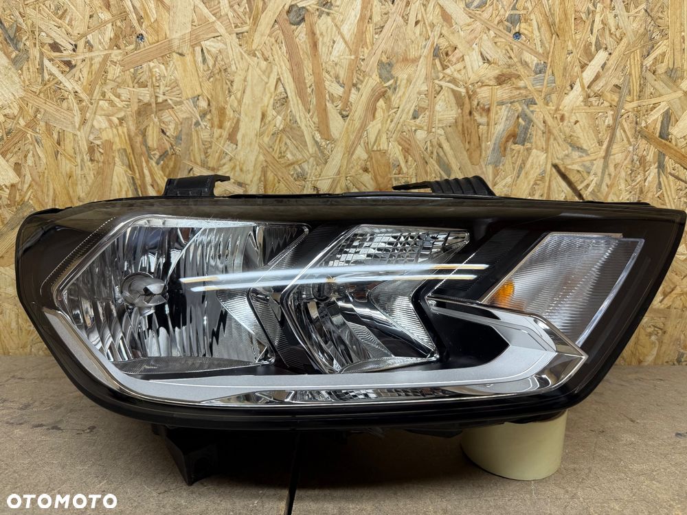 LAMPA PRZÓD PRAWA PRZEDNIA PRAWA ZWYKŁA AUDI A1 82A 82A941004 - 2