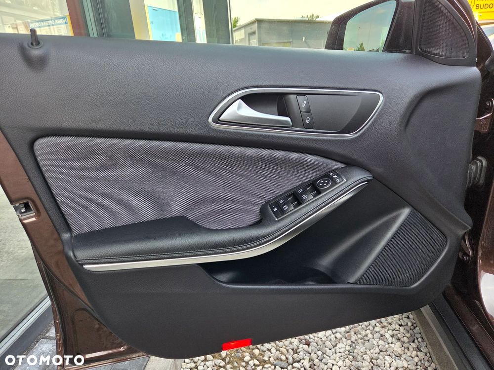 Mercedes-Benz GLA 200 7G-DCT Style - 34