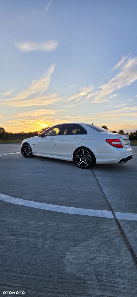 Mercedes-Benz Klasa C 63 AMG - 4