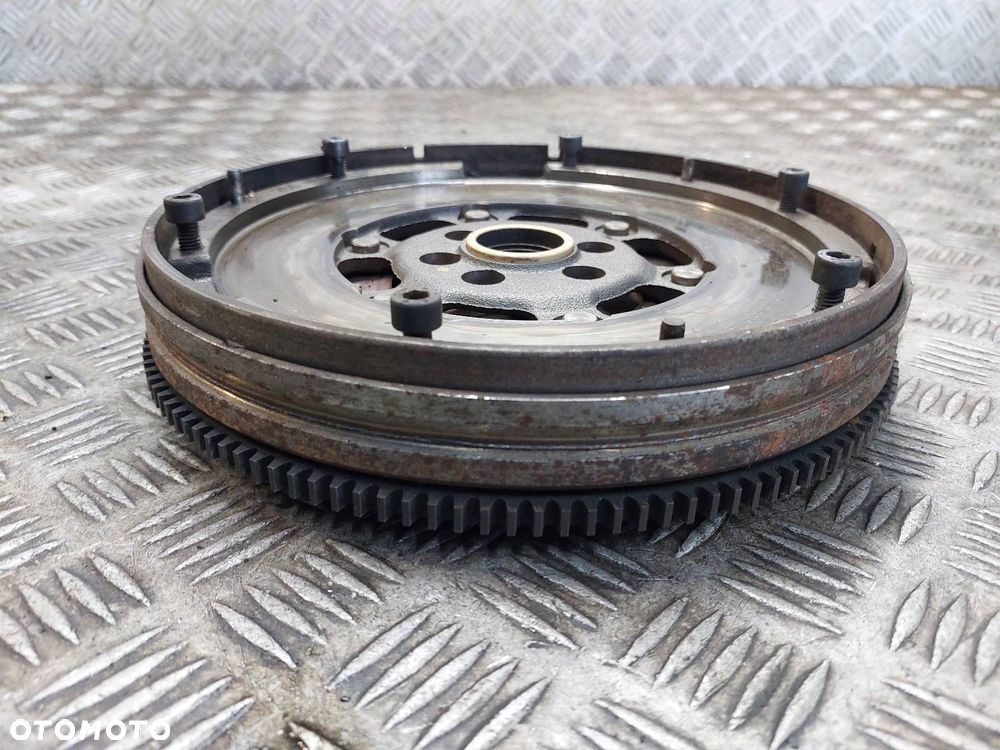 KOŁO DWUMASOWE VOLKSWAGEN PASSAT B5 FL 1.8 T 058105266H - 2