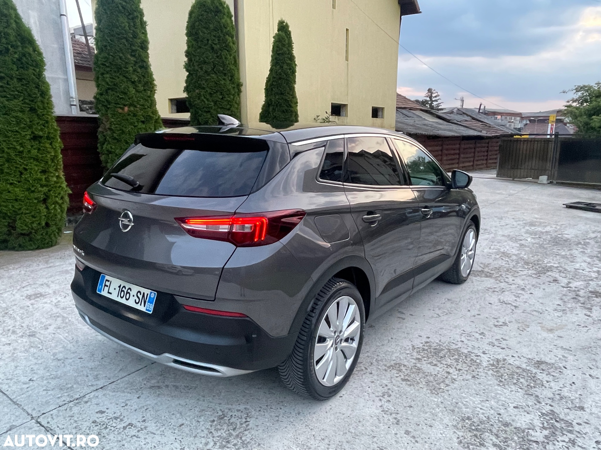 Opel Grandland X 2.0 START/STOP Aut. Design Line - 11
