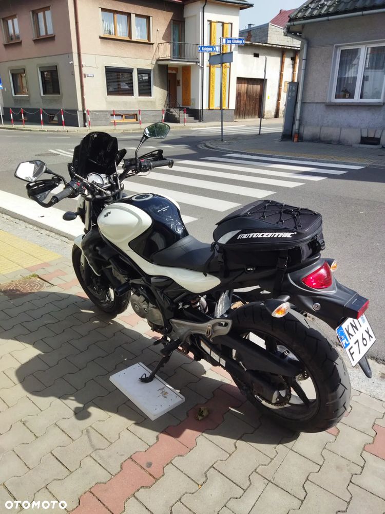 Suzuki Gladius - 2
