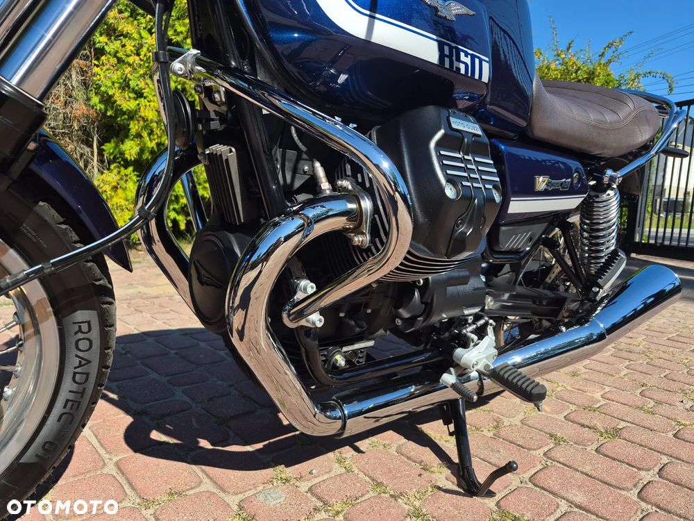 Moto Guzzi V7 - 12