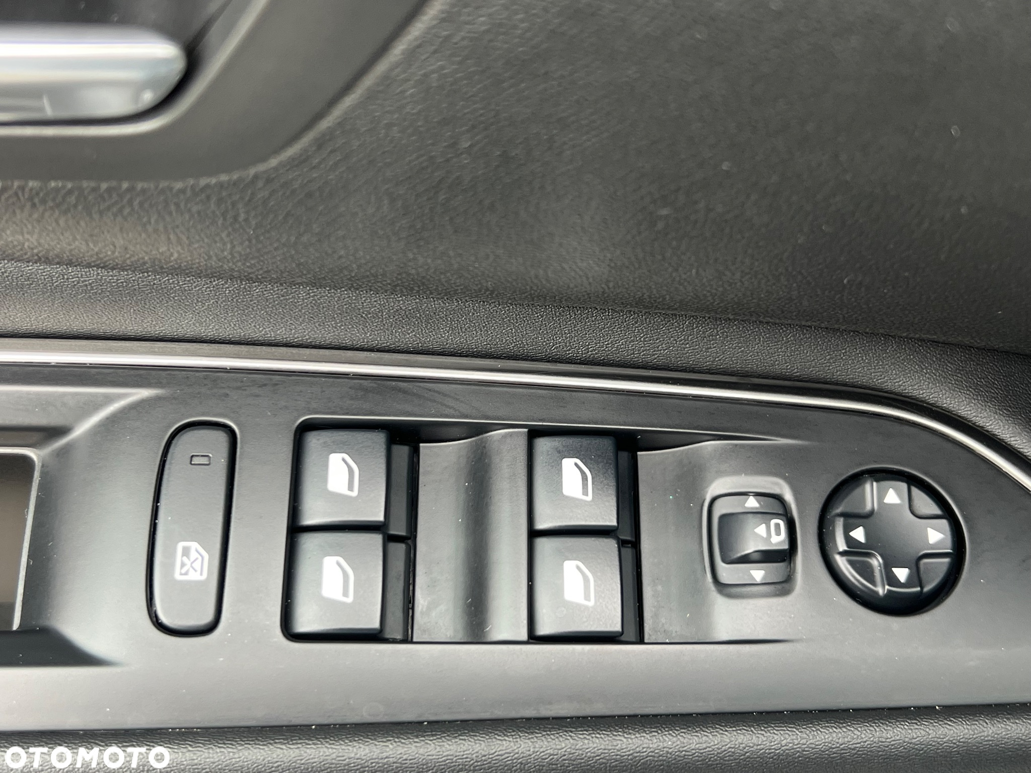 Peugeot 5008 1.5 BlueHDi Allure S&S EAT8 - 24
