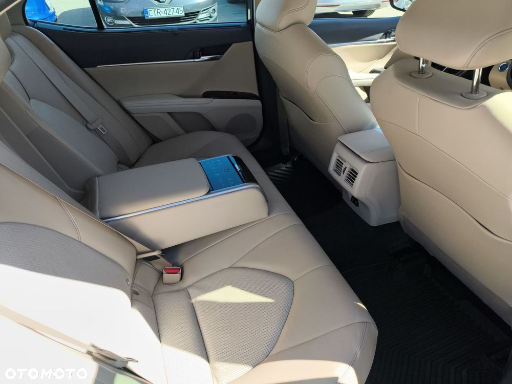 Toyota Camry 2.5 Hybrid Executive CVT - 12