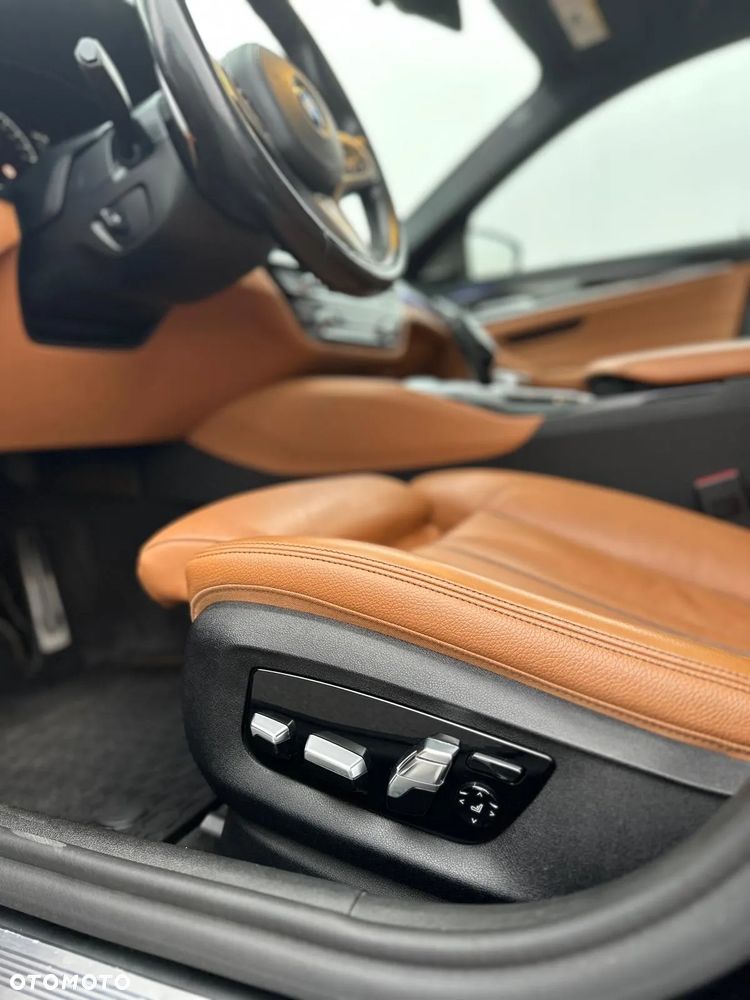 BMW Seria 5 540i xDrive Sport Line - 22