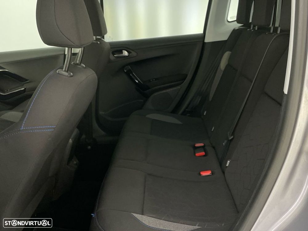 Peugeot 2008 1.2 PureTech Signature — fotografia 12