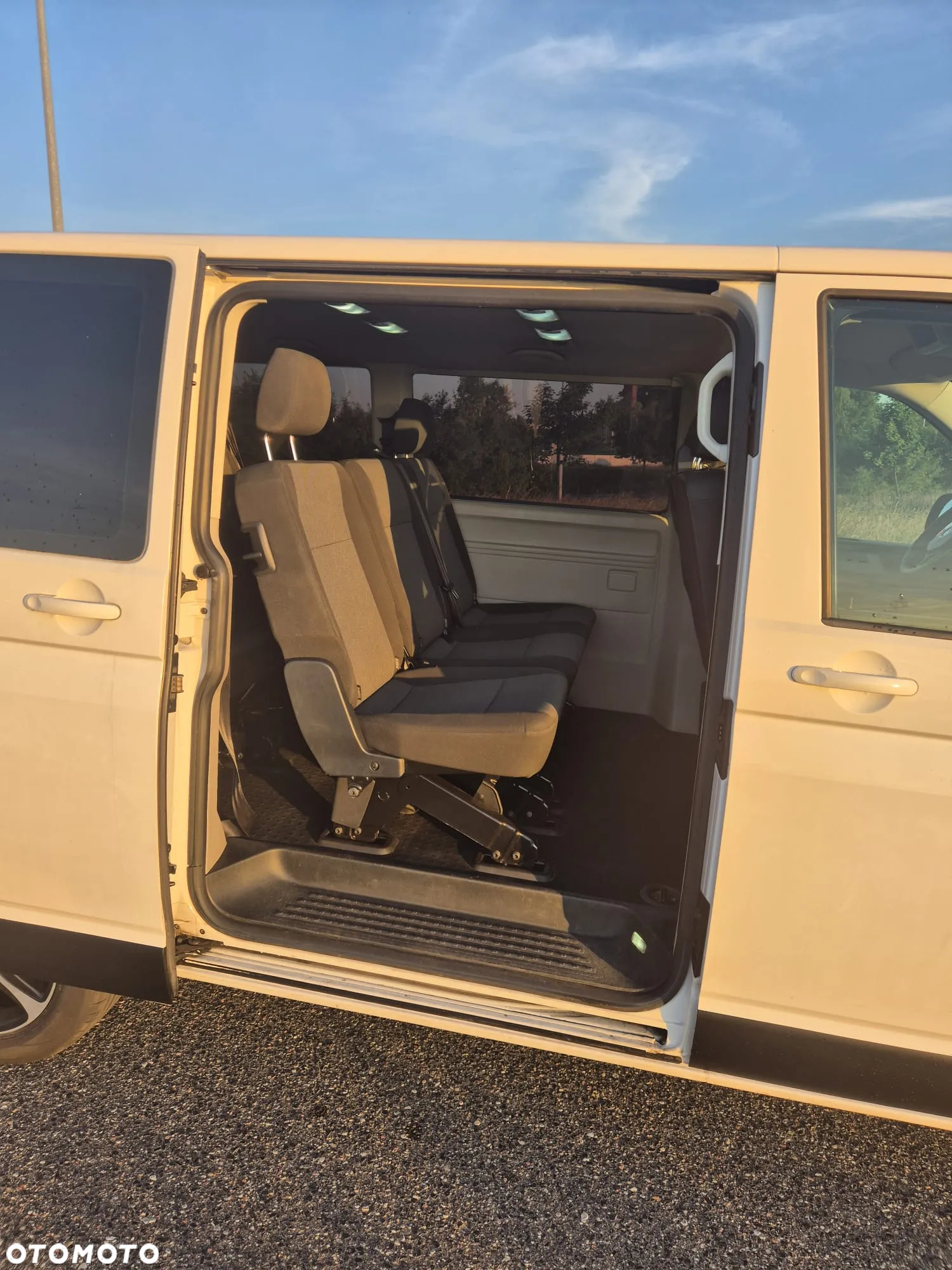 Volkswagen Caravelle - 8