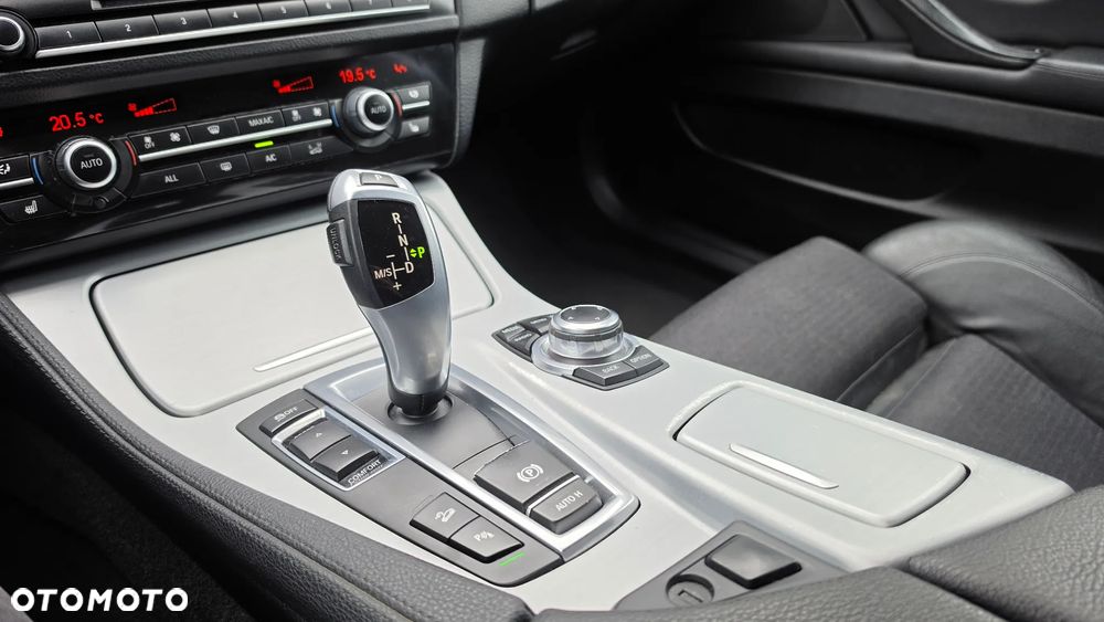 BMW Seria 5 530d xDrive Luxury Line - 34