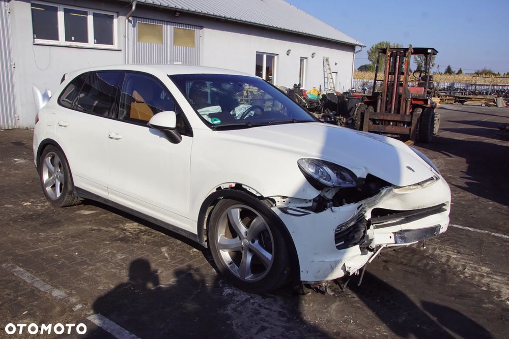 Auto na części - Porsche Cayenne II 3.0 D 239 KM CASA A5904 LR9A 2011R Silnik Skrzynia Drzwi Klapa Błotnik Lampa Lusterko Szyba Klamka Deska Kokpit Sterownik Moduł Czujnik Licznik Kierownica Wyświetlacz Panel - 3