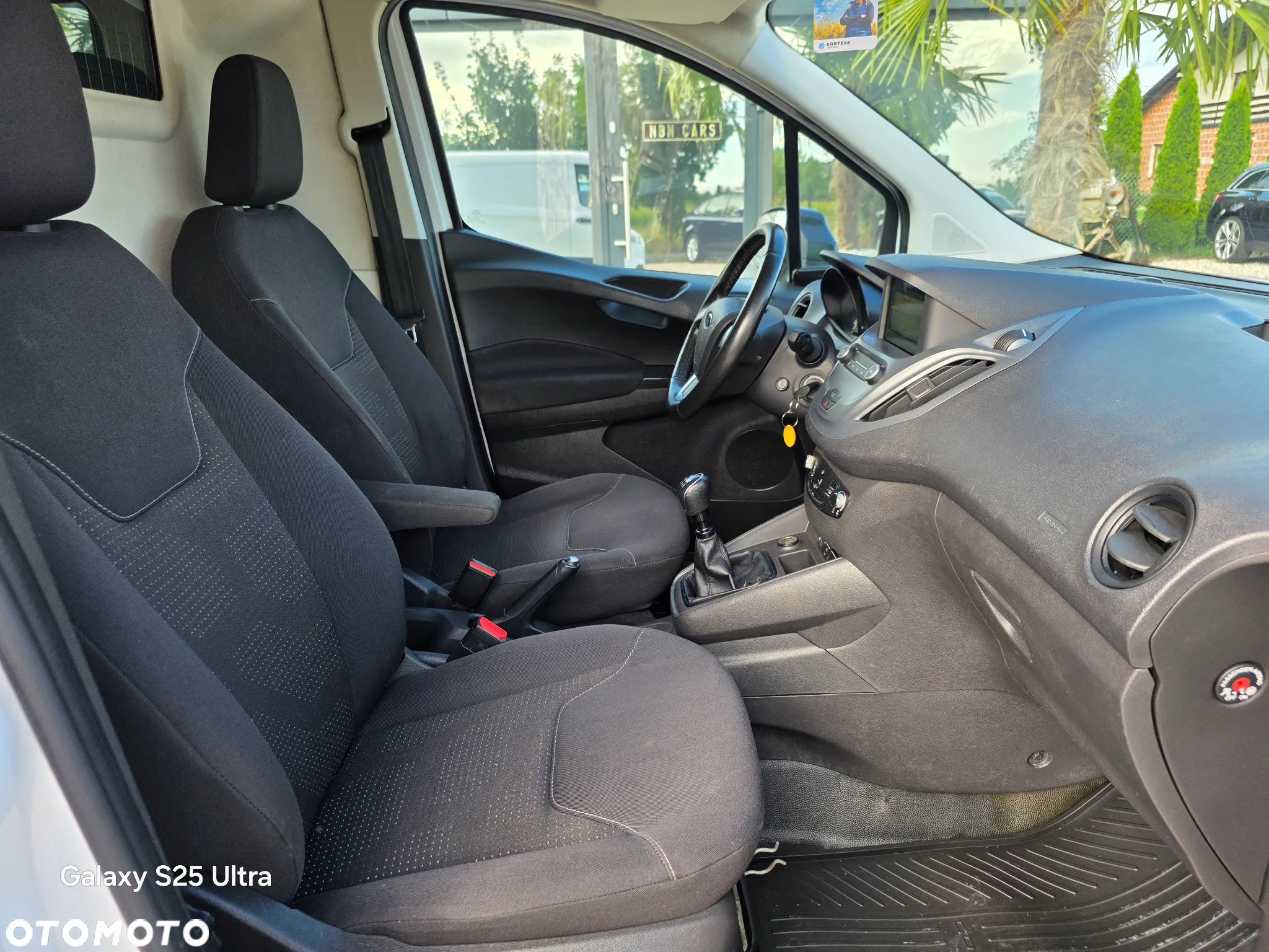 Ford Transit Courier - 26