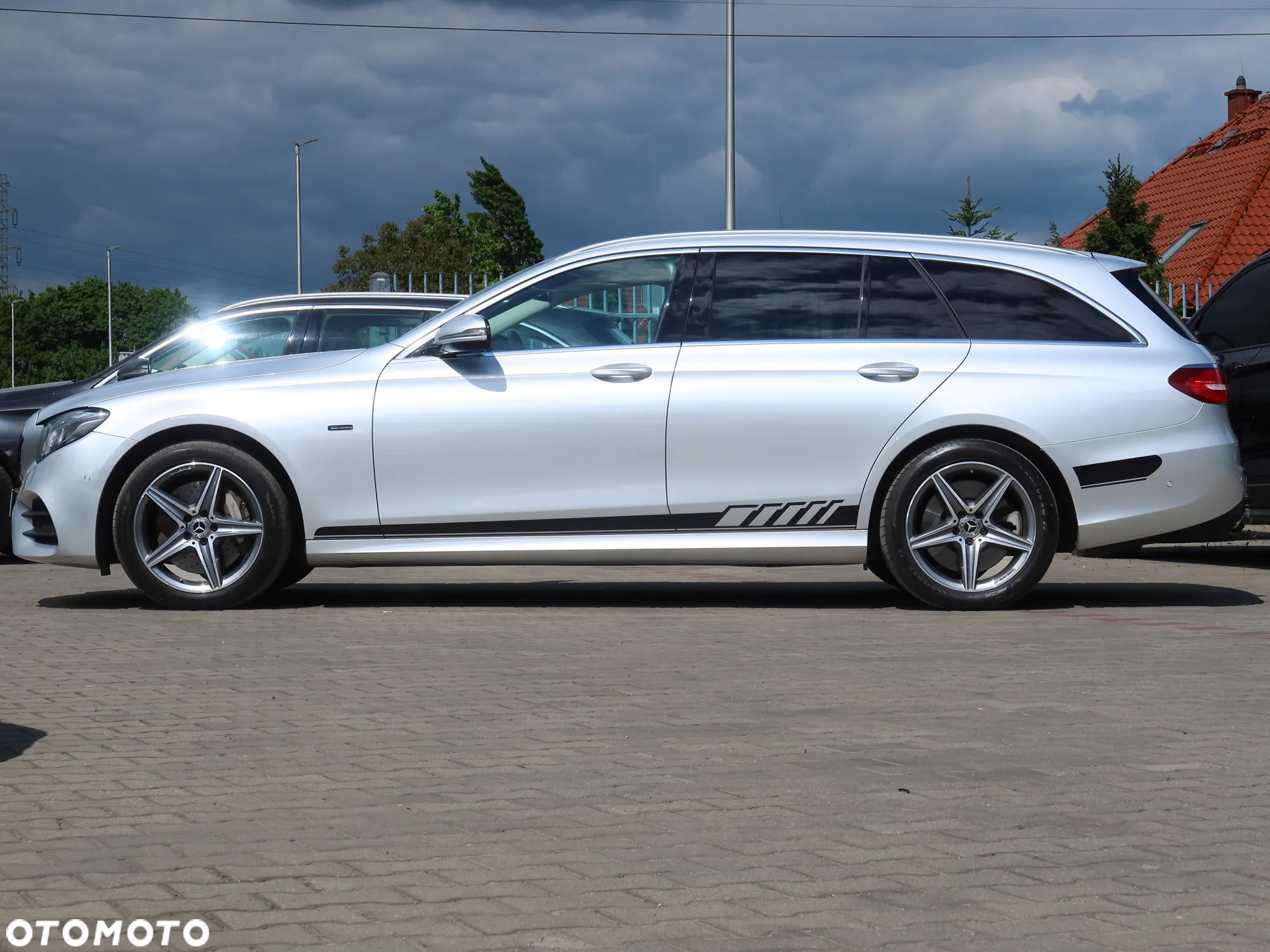 Mercedes-Benz Klasa E 300 de AMG - 35