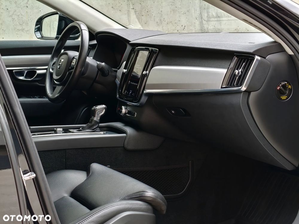 Volvo S90 D4 Momentum Pro - 26