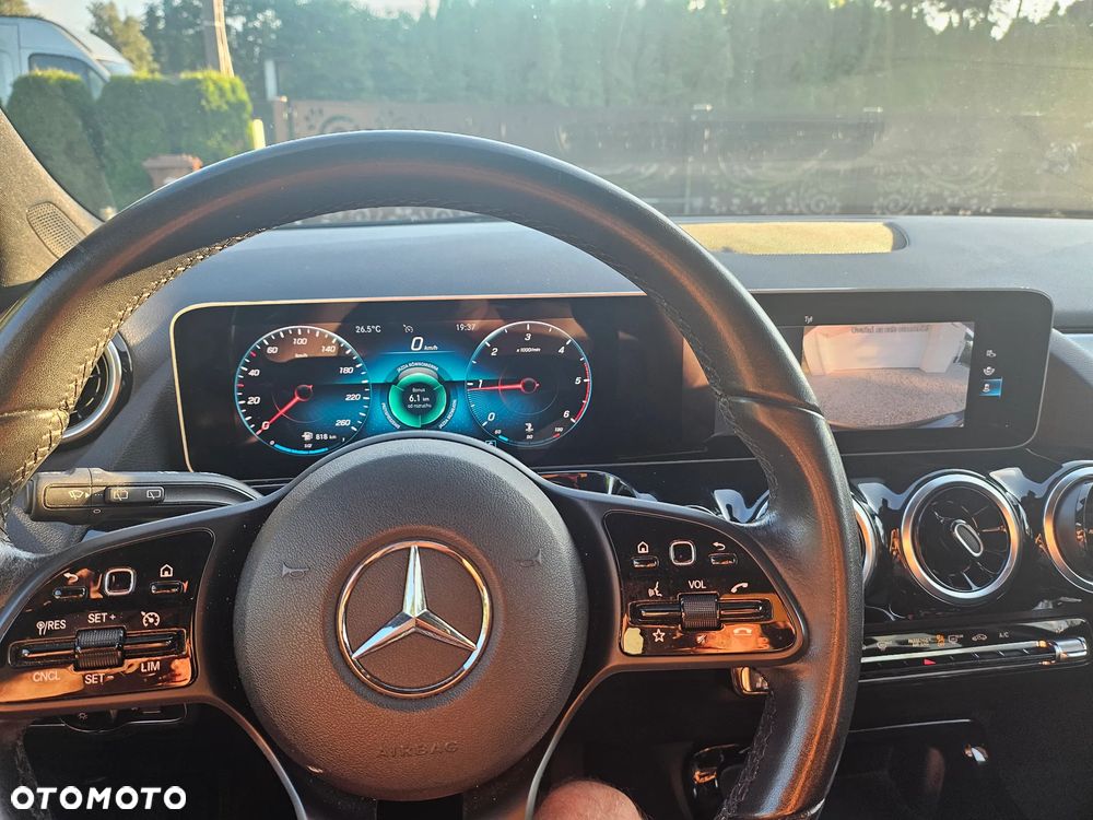 Mercedes-Benz Klasa B 180 d AMG Line - 18
