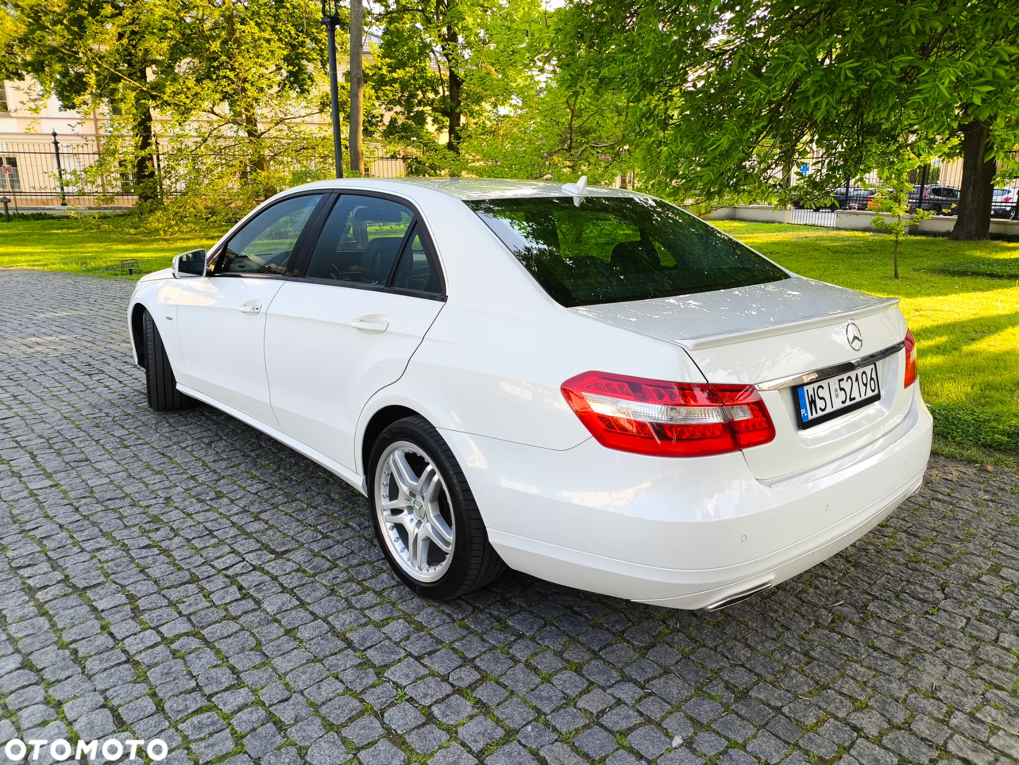 Mercedes-Benz Klasa E 200 T BlueEFFICIENCY - 13