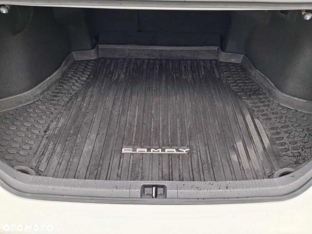 Toyota Camry 2.5 Hybrid Executive CVT - 7