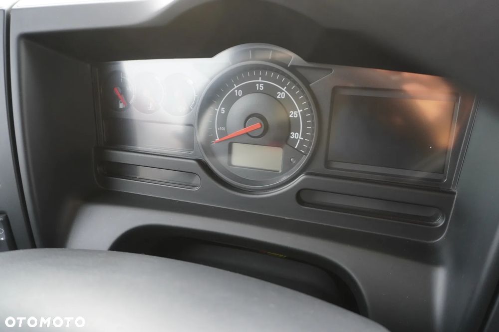 Renault C280 DTI 8 / HDS Fassi 5,6 t / Zasięg 8 m / Platforma 15 EPAL - 26