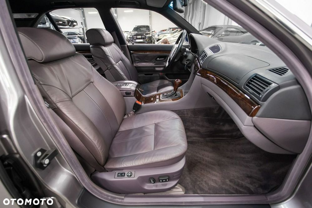 BMW Seria 7 740i V8 - 41