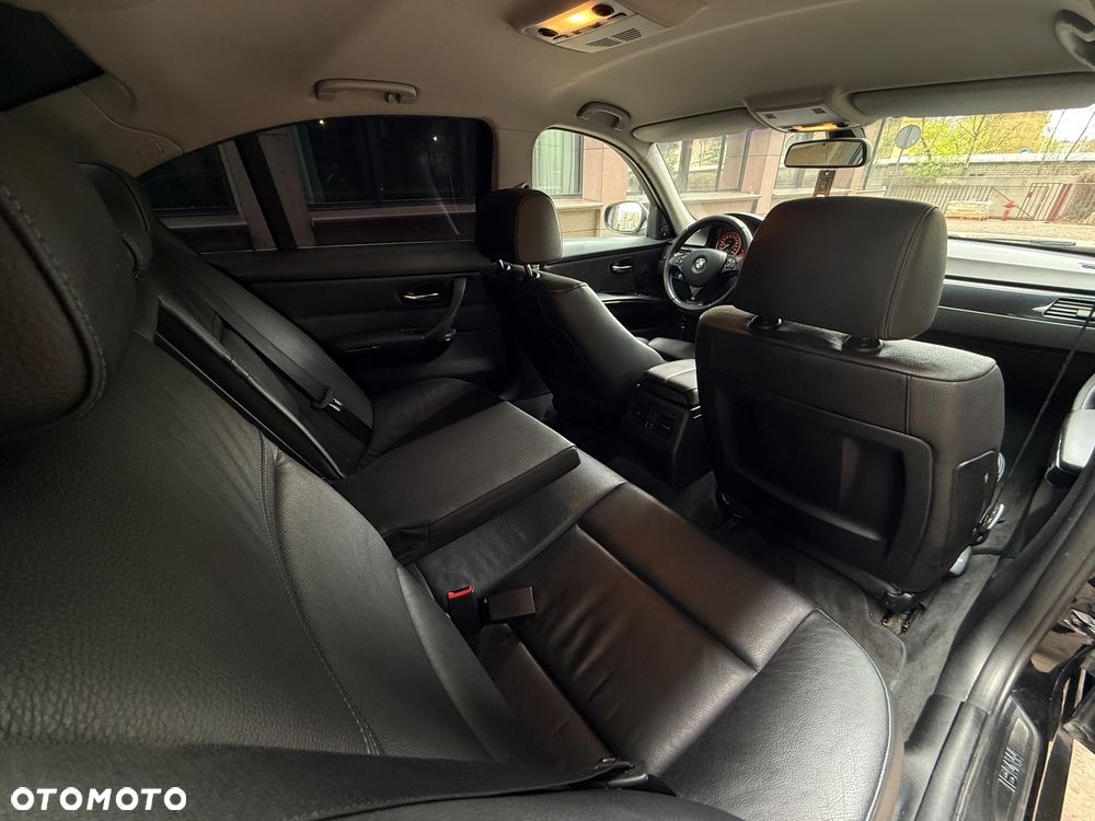 BMW Seria 3 330i - 11