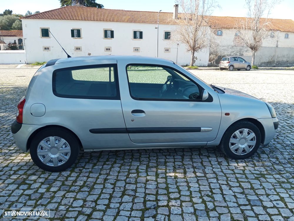 Renault Clio - 12