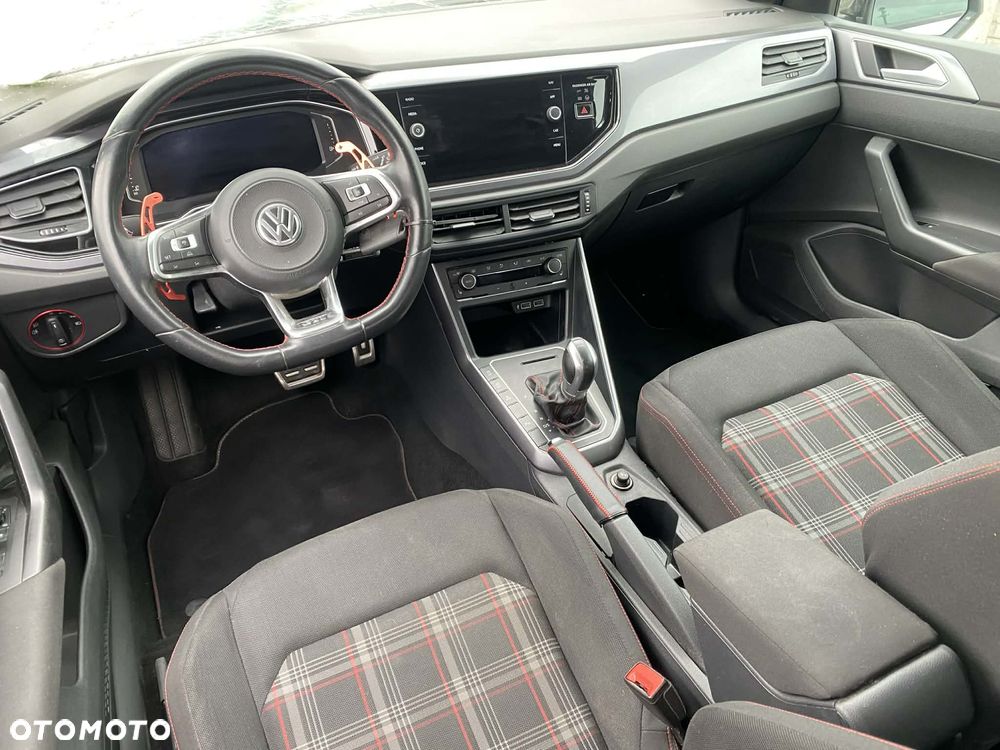Volkswagen Polo 2.0 TSI DSG GTI - 17