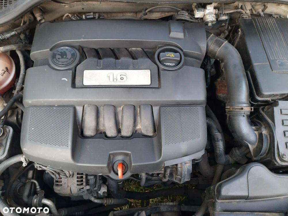 Skoda Octavia 1.6 Combi Style - 24