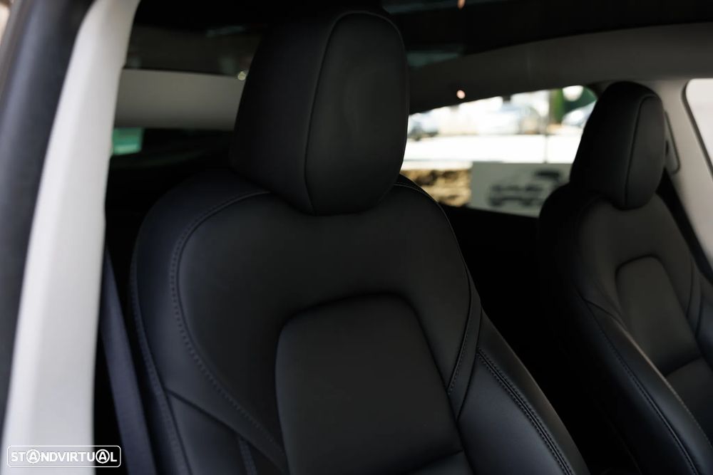 Tesla Model Y Long Range Dual Motor AWD - 19