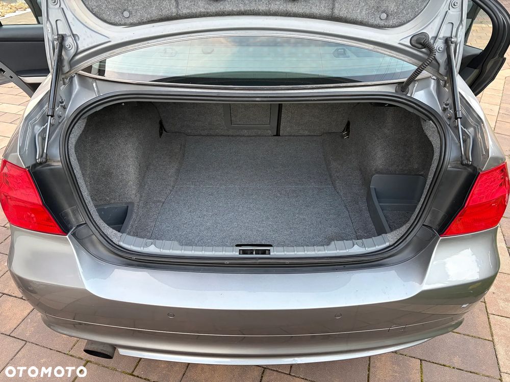 BMW Seria 3 318i - 15