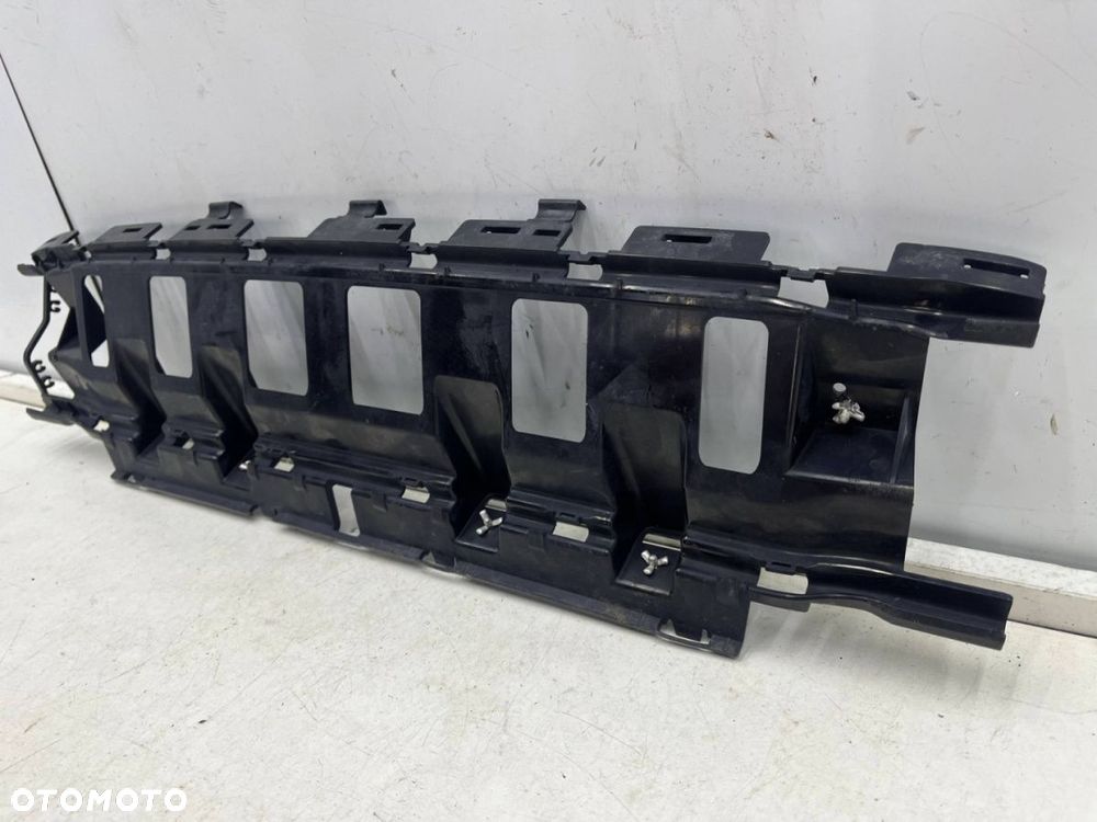 Ślizg Mercedes w205 AMG 14-21r. środkowe tylne mocowanie wspornik zderzaka środek tył a2058858200 - 2