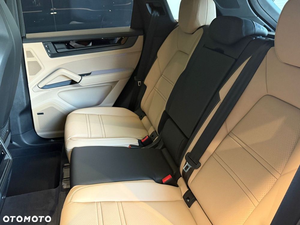 Porsche Cayenne - 26