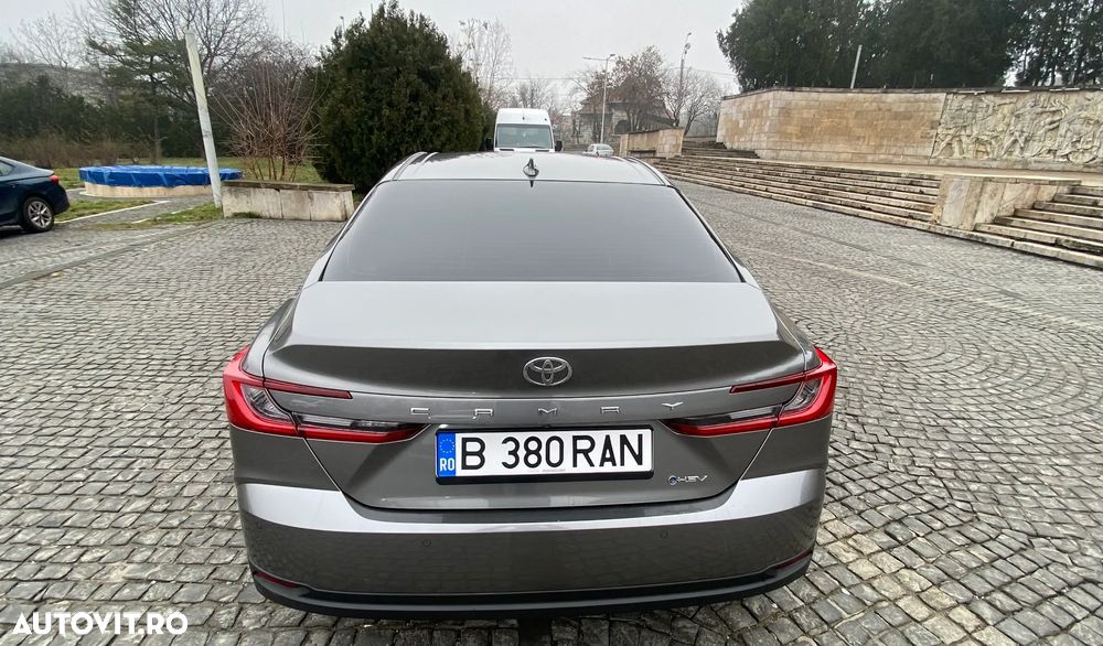 Toyota Camry Executive - 6