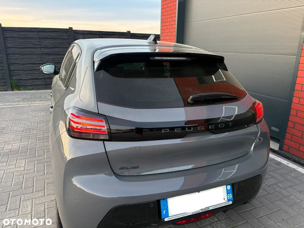 Peugeot 208 - 17