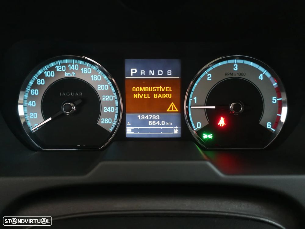 Jaguar XF 3.0 D V6 Luxury - 17