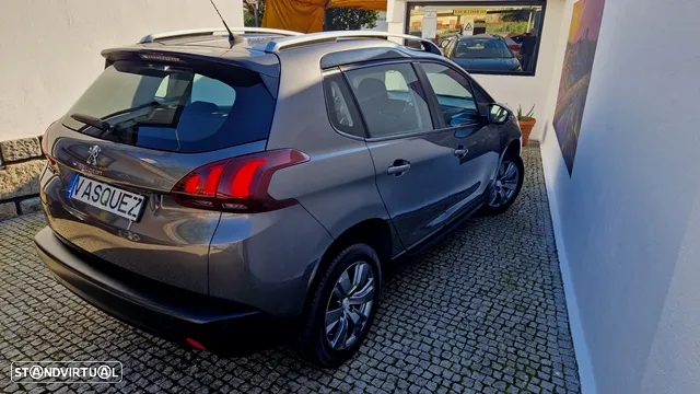 Peugeot 2008 1.5 BlueHDi Signature - 4