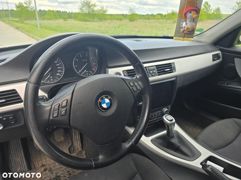 BMW Seria 3 318i - 8