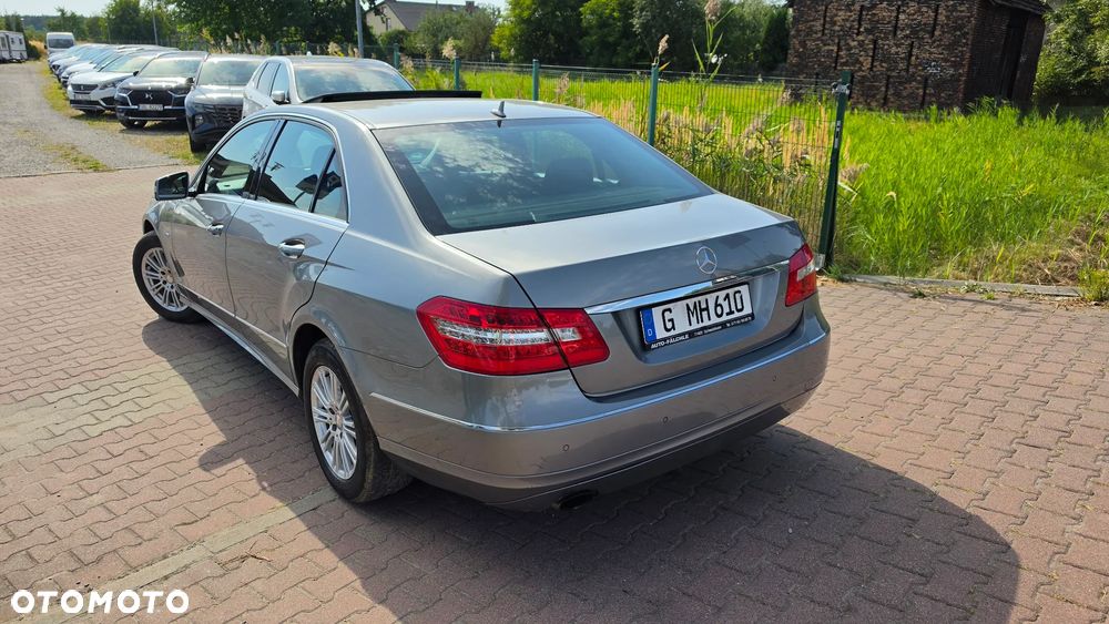 Mercedes-Benz Klasa E 250 CGI BlueEFFICIENCY 7G-TRONIC Elegance - 24
