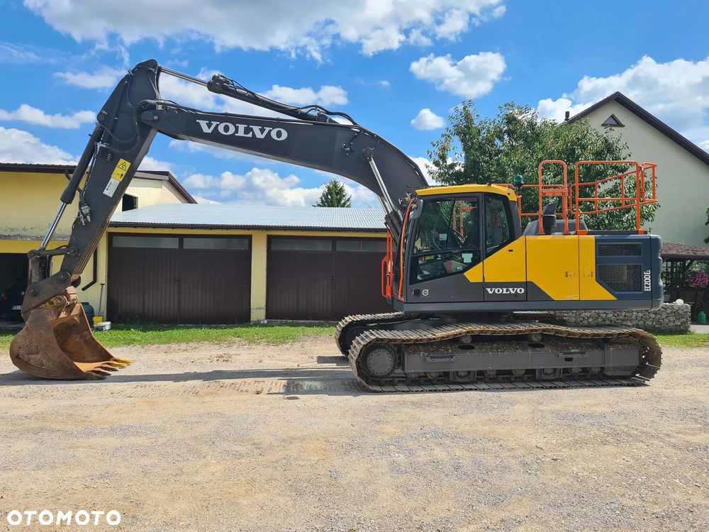 Volvo EC 200 El - 13