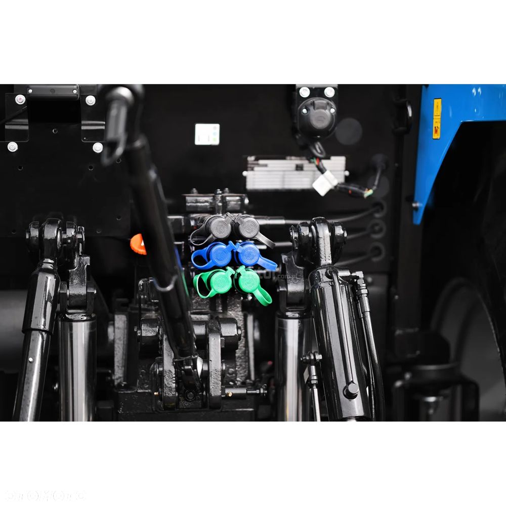 LS Traktor MT5.73 PST 4x4 - 73 KM / CAB / EHL Auto - 3