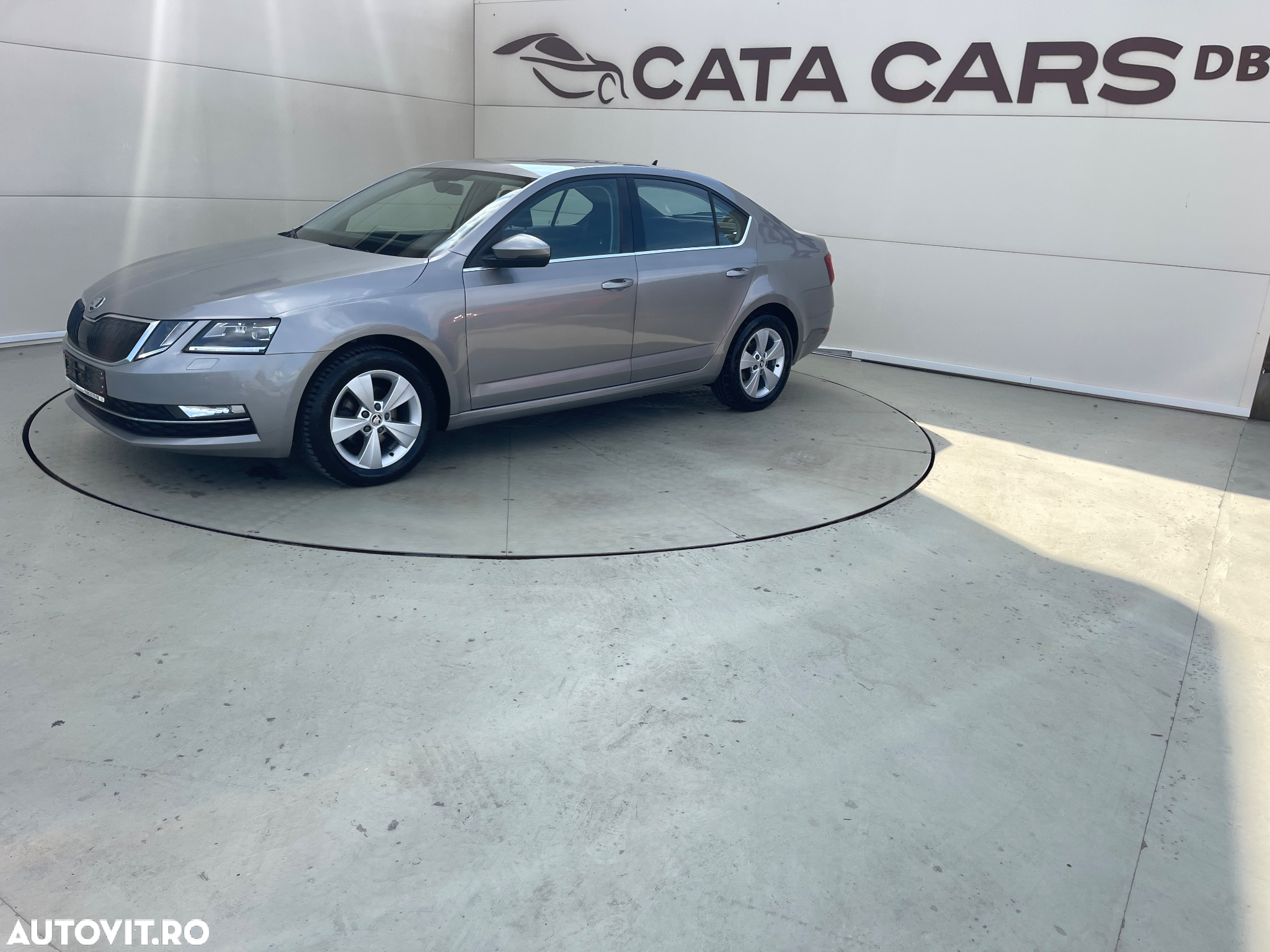 Skoda Octavia 1.6 TDI DSG Style - 5