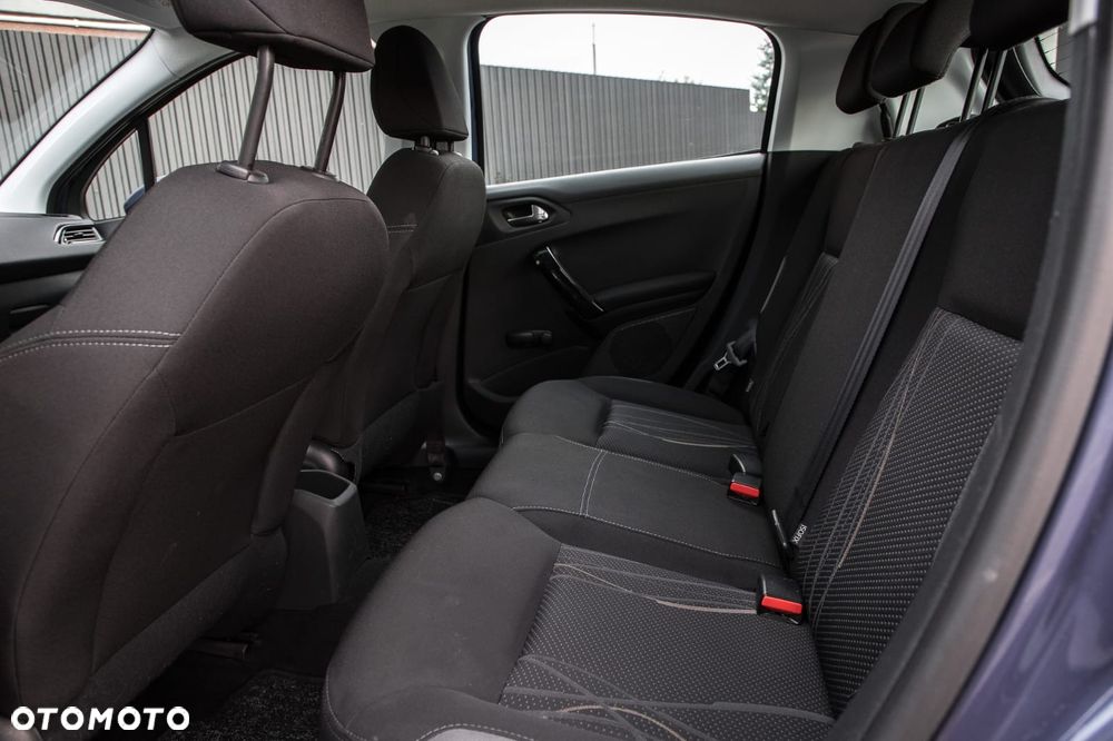 Peugeot 208 - 23