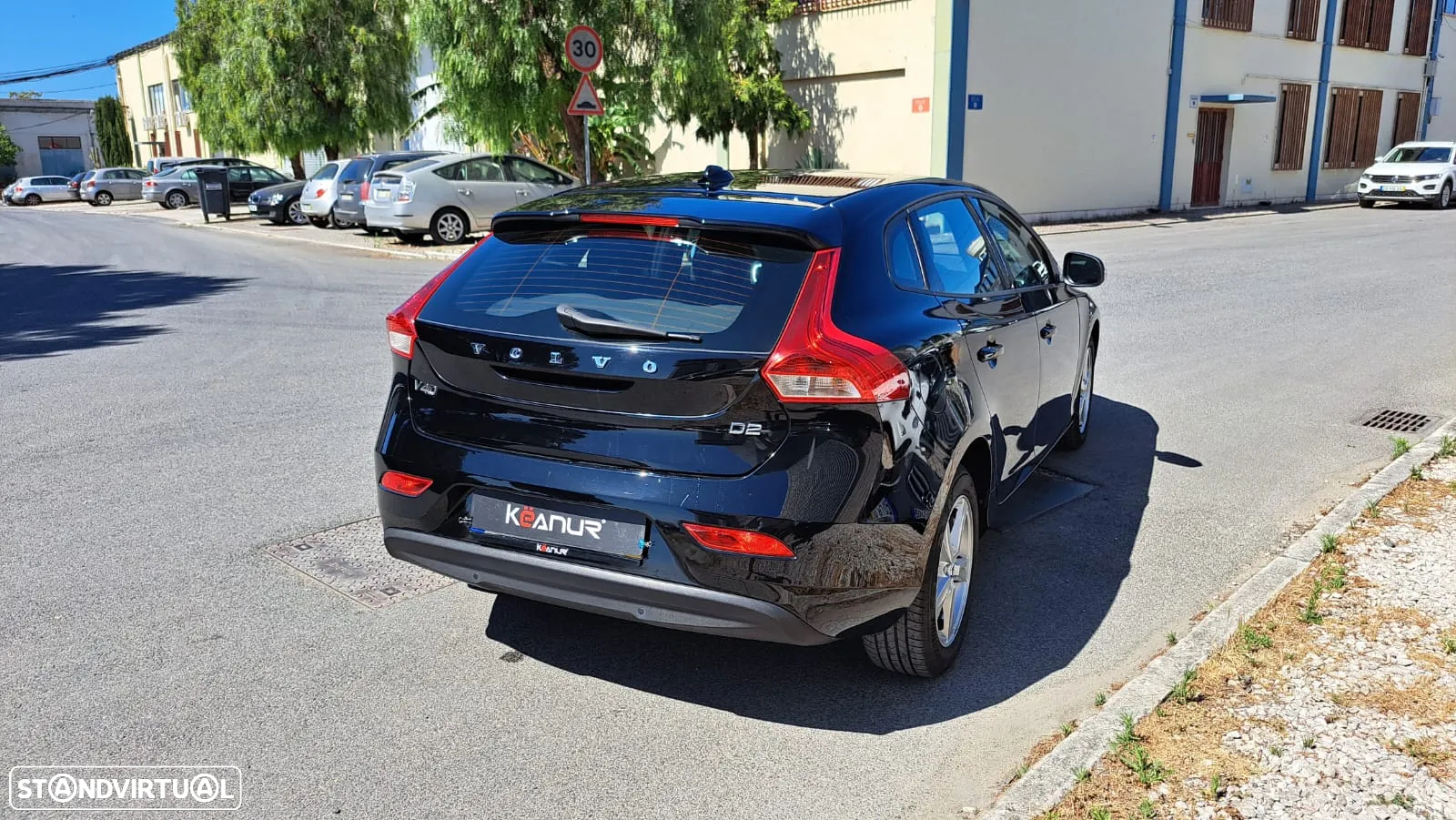 Volvo V40 2.0 D2 Momentum - 4