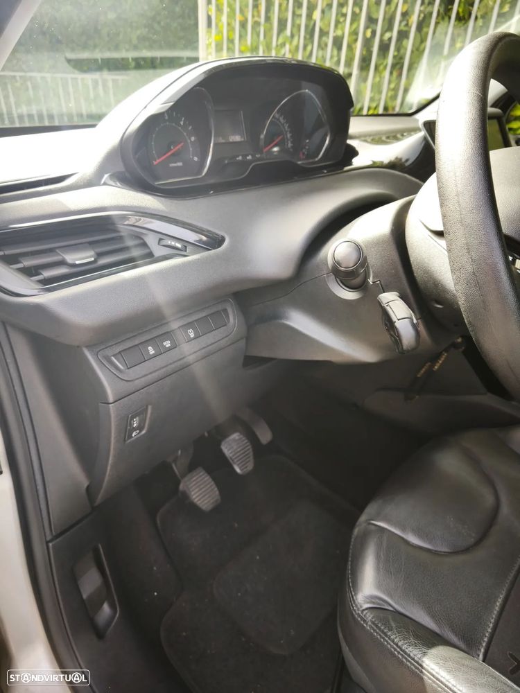 Peugeot 208 1.6 e-HDi Allure - 8