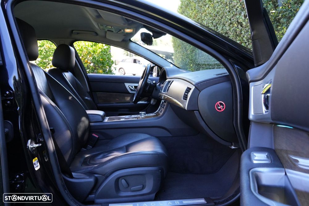 Jaguar XF 2.2 D Luxury - 28