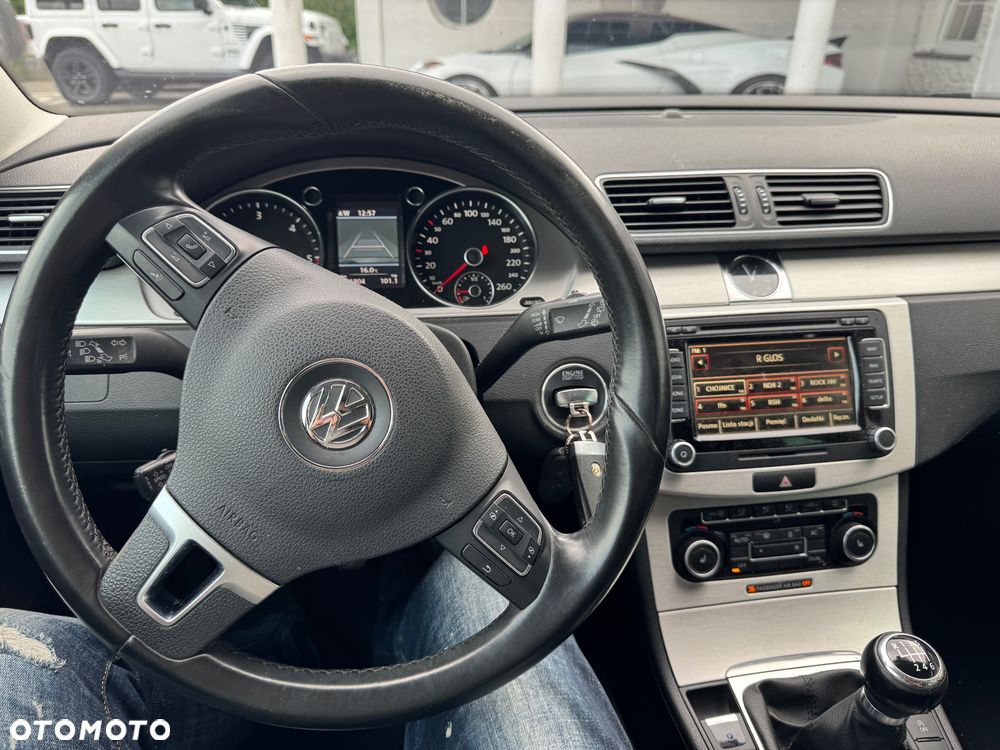 Volkswagen Passat 2.0 TDI DPF Sportline - 17