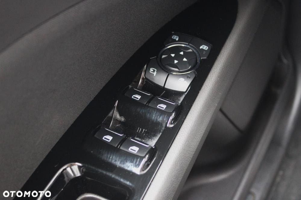 Ford Mondeo - 38