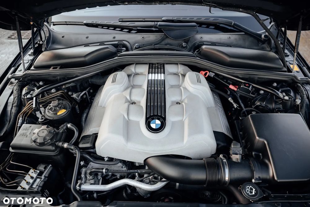 BMW Seria 5 545i - 38